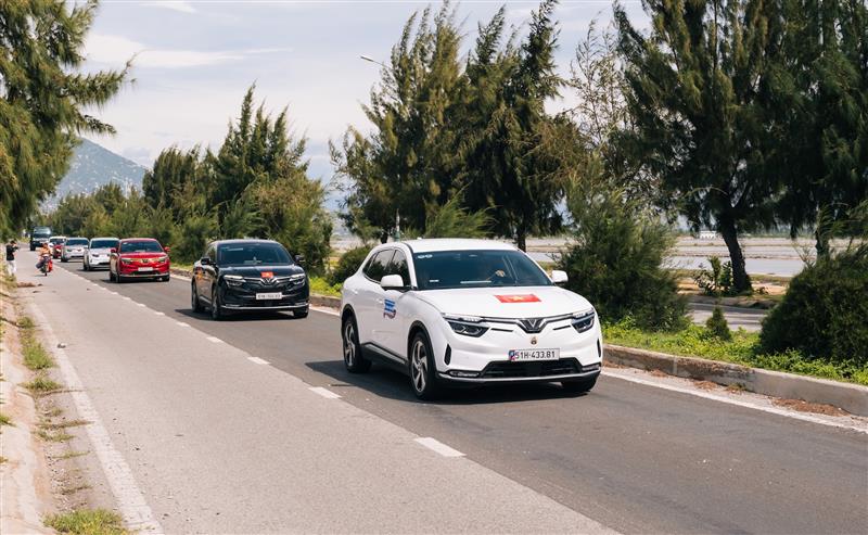 VINFAST TẶNG QUÀ TẾT “KHỦNG” - LÊN TỚI 3 NĂM SẠC PIN MIỄN PHÍ CHO KHÁCH HÀNG